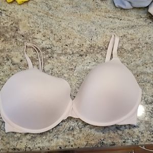 T shirt 36 DDD Bra 20$ each I have (2)